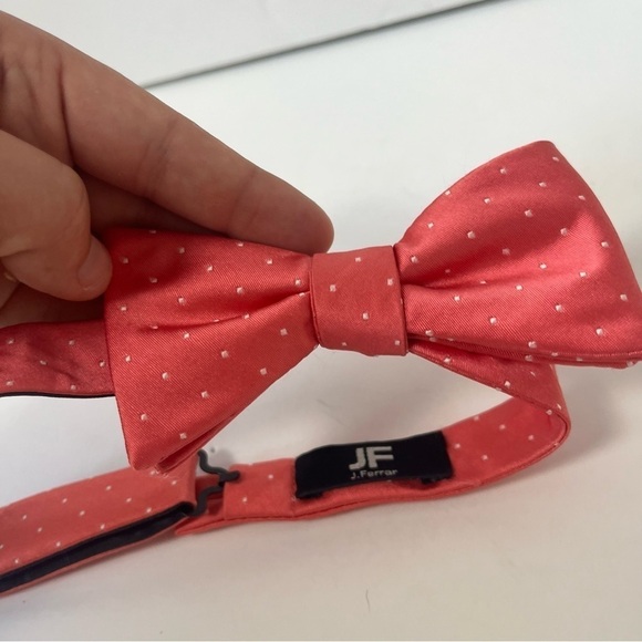 J. Ferrar Pink Polka Dot Adjustable Bow Tie - Picture 2 of 4